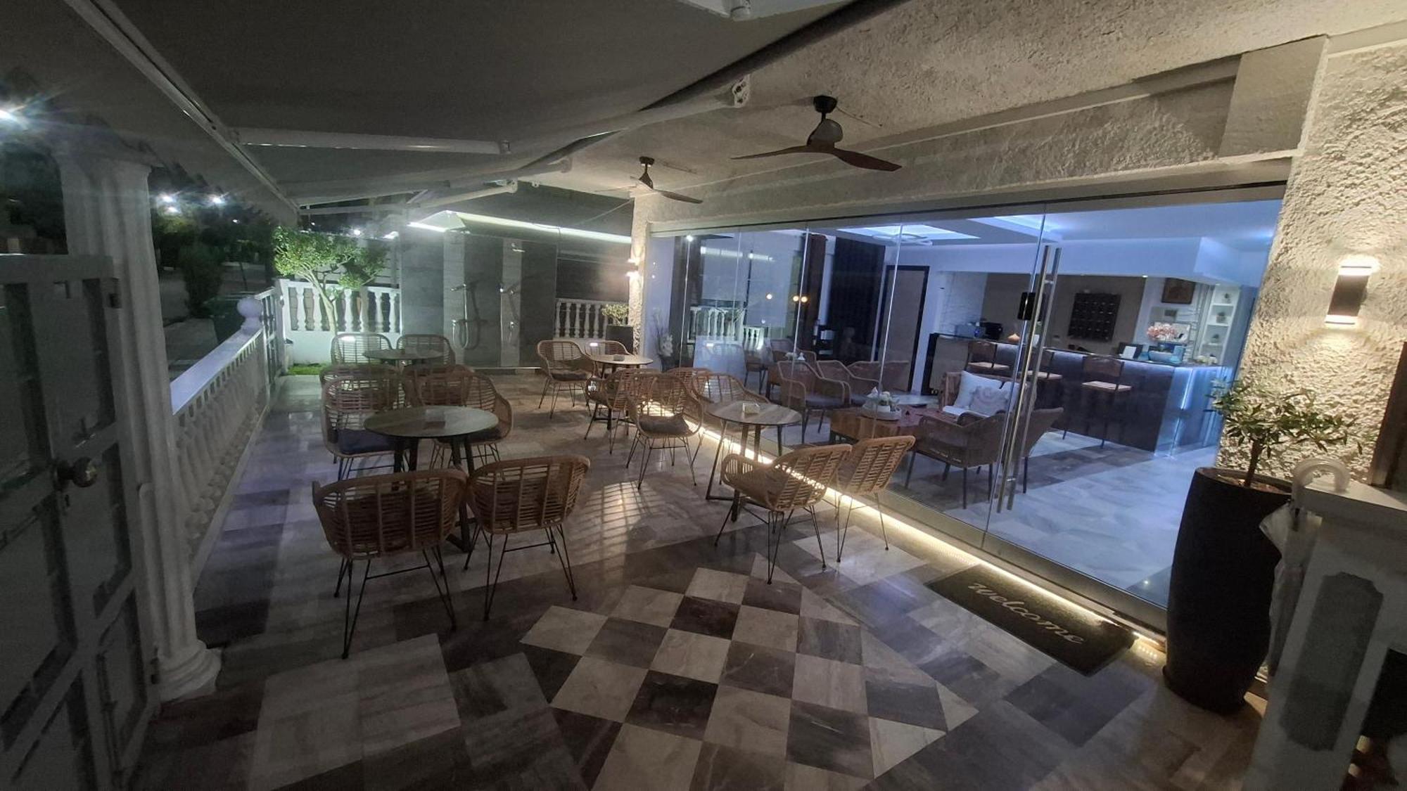 Hotel Kostas Olympiakí Aktí エクステリア 写真