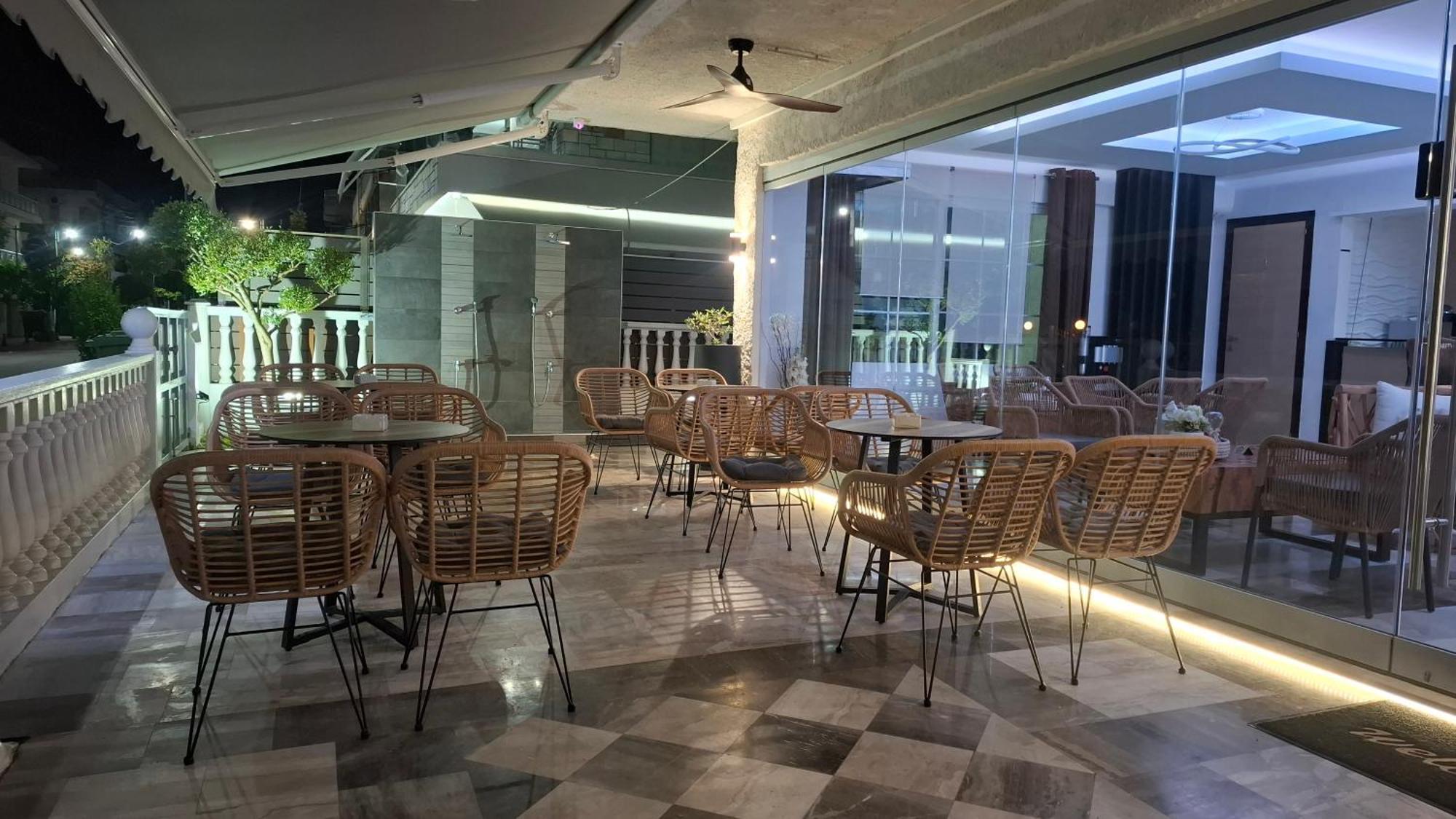 Hotel Kostas Olympiakí Aktí エクステリア 写真